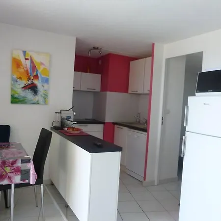 Agence Jf Immo-apt 5 Personnes Parking - Piscine Collective - Front De - Menage Inclus -v0730 Lejlighed *