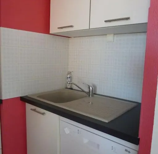 5 Personnes Parking - Piscine Collective - Front De - Menage Inclus -v0730 *